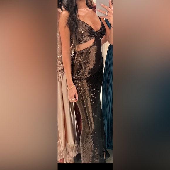 HALSTON
Chloe Sequinned Evening Gown - Picture 2 of 5